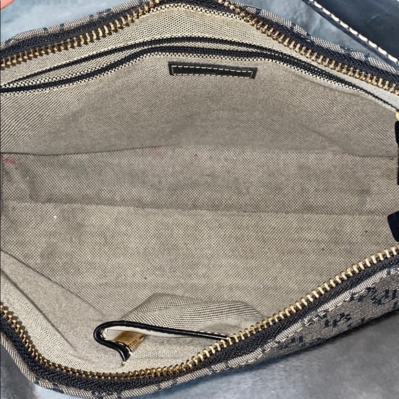 Dooney & Bourke Handbag/Shoulder Bag - Picture 7 of 9